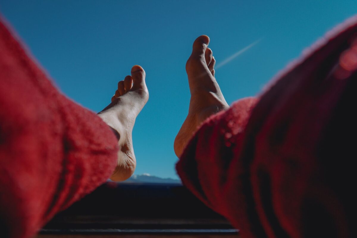 douleur dessus pied gestes immédiats soulagent
